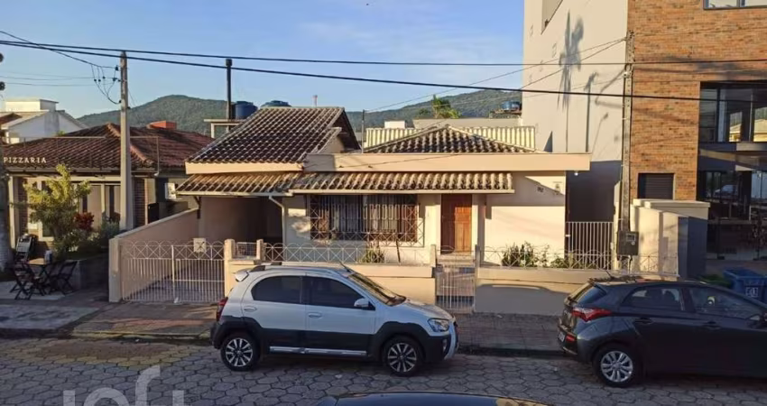 Casa à venda em Santa Mônica com 141 m², 2 quartos