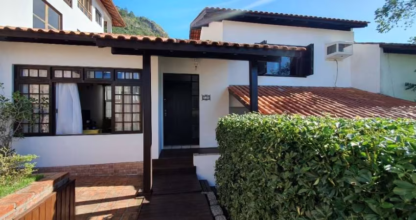 Casa de 4 dormitórios à venda na Trindade