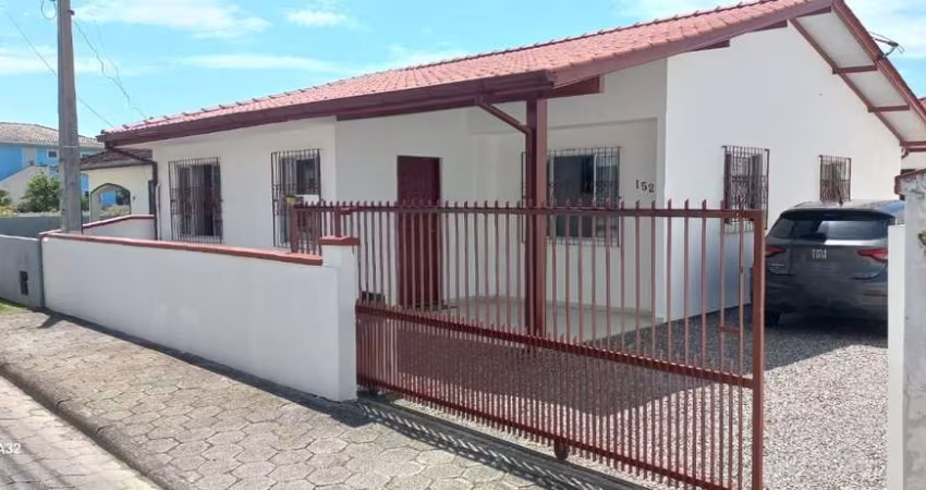 Casa de 3 dormitórios à venda na Barra do Aririú