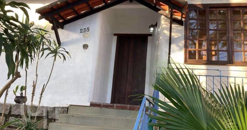 Casa à venda em Lagoa da Conceição com 310 m², 5 q