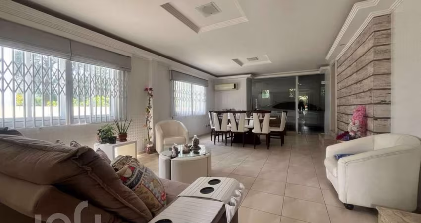 Casa à venda em Trindade com 282 m², 6 quartos, 3