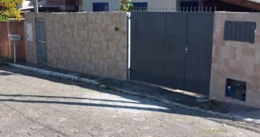 Casa à venda em Sambaqui com 60 m², 3 quartos, 2 v