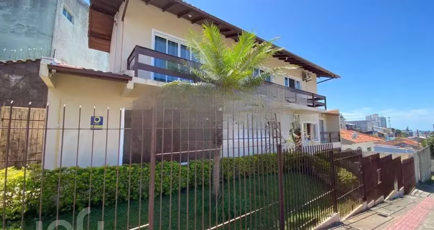 Casa com 4 quartos à venda na Avenida Atlântica, 982, Barreiros, São José