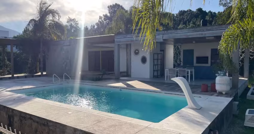 Casa com 3 quartos para alugar na Avenida das Constelações, 825, São João do Rio Vermelho, Florianópolis