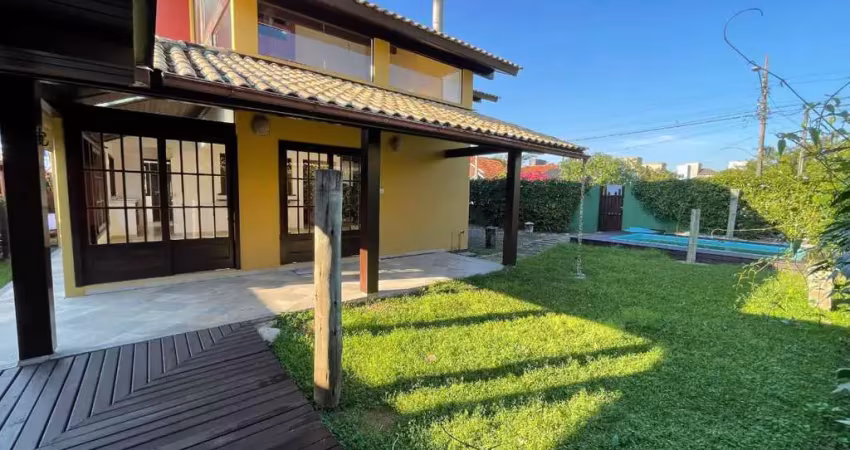 Casa com 3 quartos para alugar na Servidão dos Artistas, 255, Rio Tavares, Florianópolis