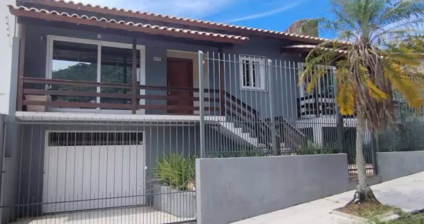 Casa com 5 quartos à venda na Rua Luiz Pasteur, 447, Trindade, Florianópolis