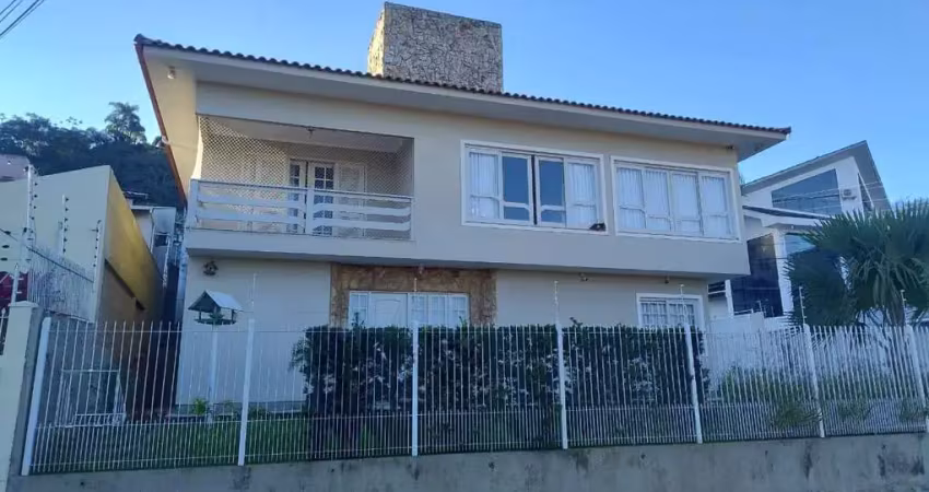 Casa com 4 quartos para alugar na Rua Monsenhor Frederico Hobold, 239, Itaguaçu, Florianópolis