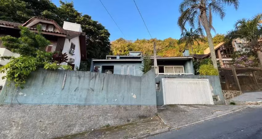 Casa com 3 quartos à venda na Rua Ângelo La Porta, 279, Centro, Florianópolis