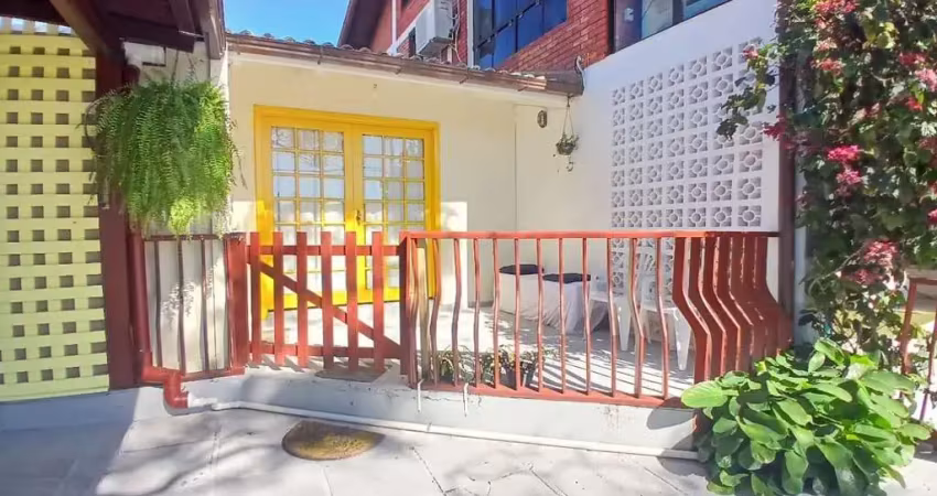Casa em condomínio fechado com 2 quartos para alugar na Rua Reverendo Gelson dos Santos Castro, 410, Rio Tavares, Florianópolis