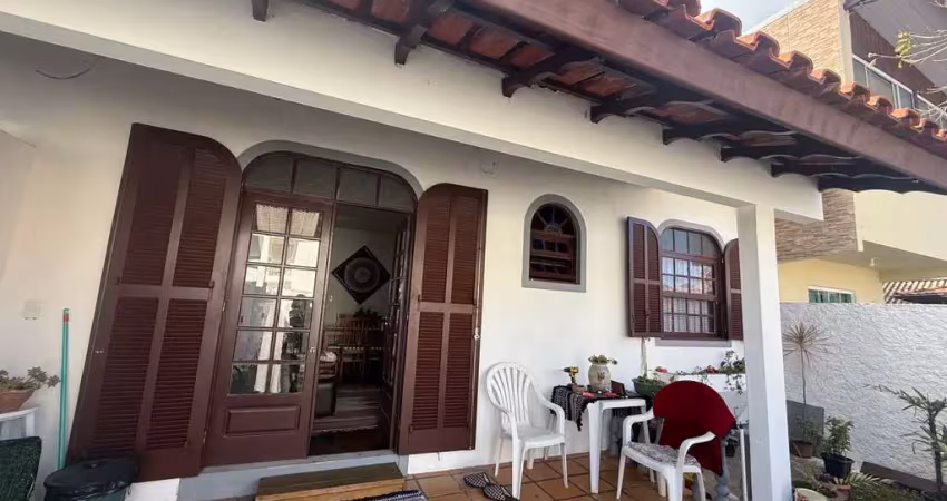 Casa com 3 quartos à venda na Rua Angelina Joaquina dos Santos, 147, Barra da Lagoa, Florianópolis