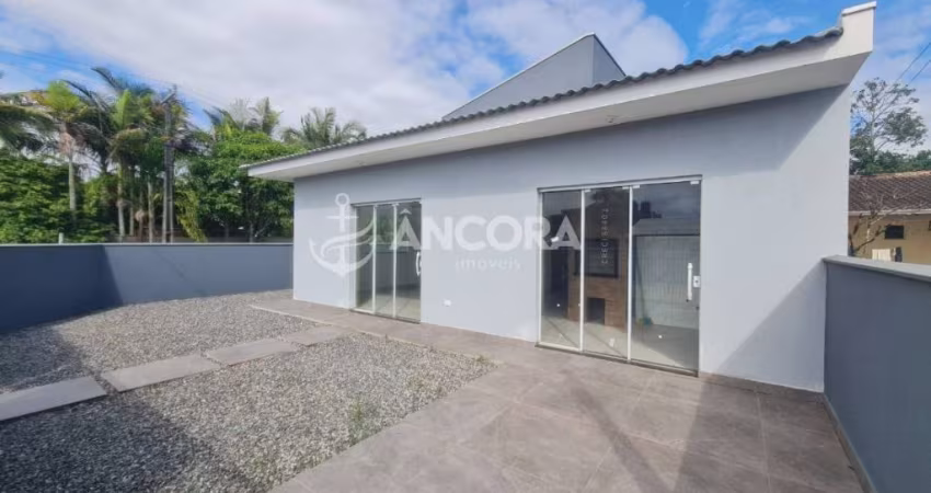 Casa bem localizada com 3 quartos, à venda em Itapoá