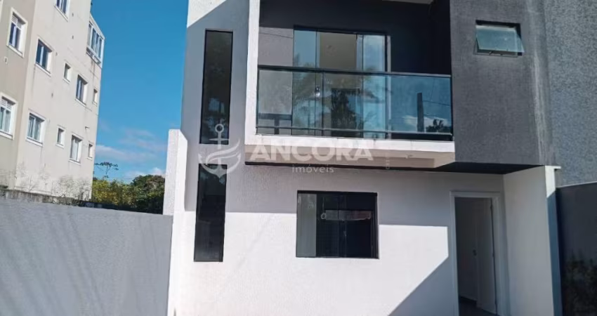 Sobrado novo com 03 quartos a apenas 250 metros do mar, em Itapoá