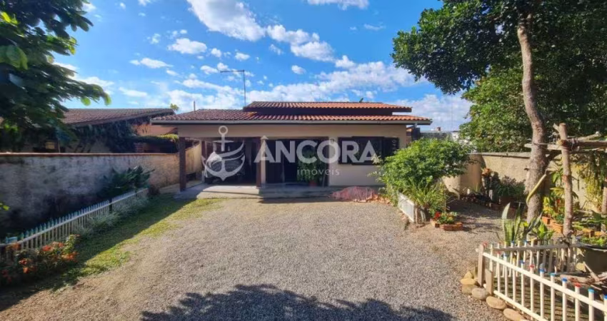 Casa bem localizada com 3 quartos, à venda no Balneário São José