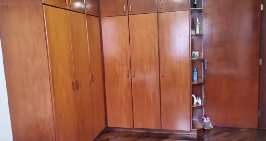Sobrado não geminado com 3 dormitórios, suíte com banheira, 202 m², área gourmet, garagem para 5 carros no bairro dos casa, são bernardo do campo.