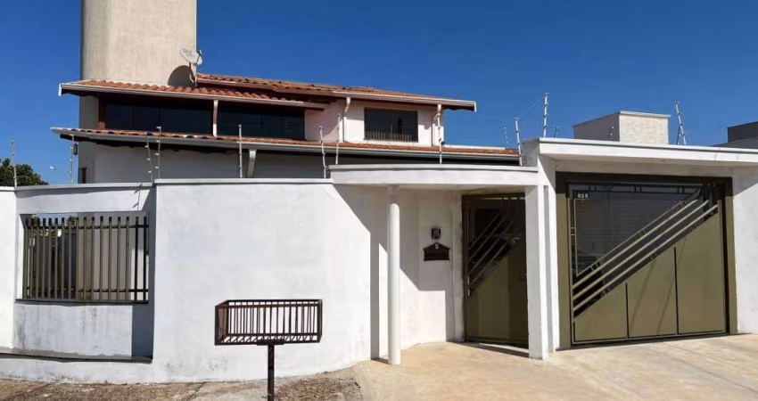 Linda casa com 4 dormitórios e Artur Nogueira - SP