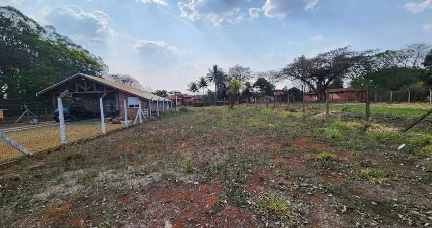 Terreno com 468 m² em Residencial de Chácaras Ipê