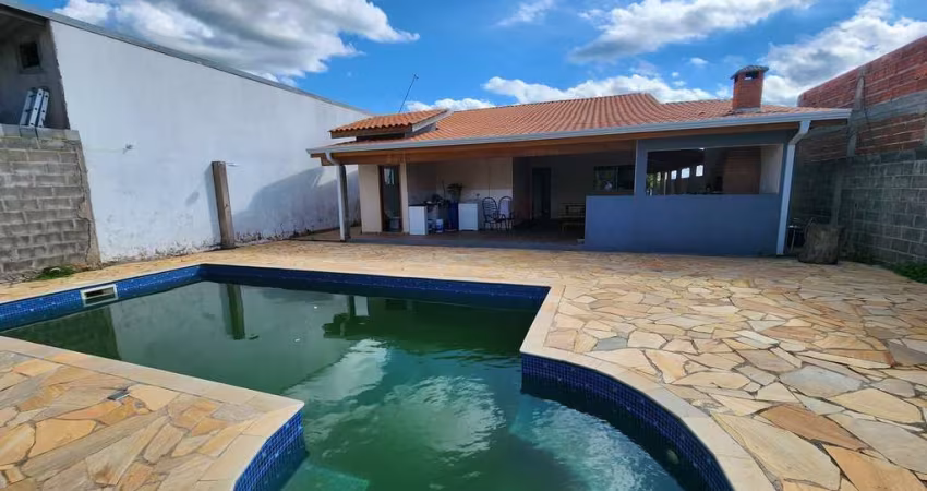 Chácara com piscina em Artur Nogueira - SP