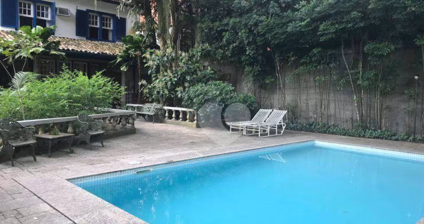 Condomínio Jardim do Itanhagá - Casa Duplex de 4 Quartos com Piscina e Espaço Gourmet. Itanhangá/RJ.