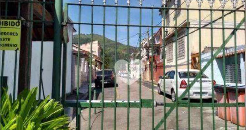 Apartamento tipo casa em Vila com vaga todo reformado. Imóvel sem condominio vila fechada e segura.