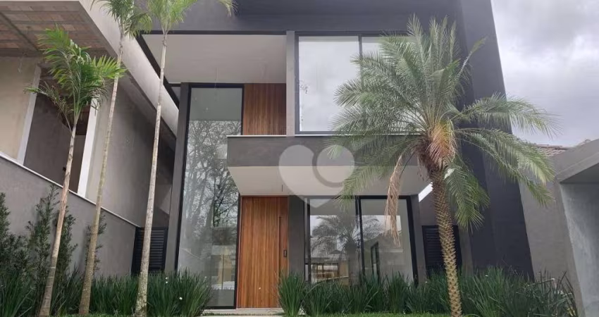 Condomínio Interlagos de Itaúna - Casa Triplex em Projeto Contemporâneo com 4 Suítes a venda. Sendo ela Primeira Locação. Barra da Tijuca/RJ.