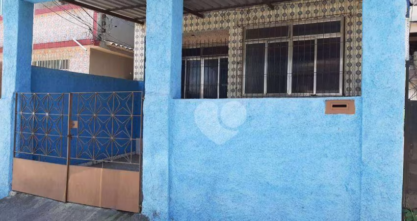 Casa com 02 quartos em Brás de Pina.
