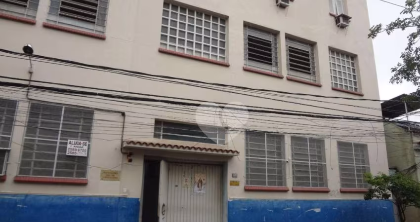 Prédio Comercial ou Residencial - Edifício misto com 2 Lojas e 8 Apartamentos. São Cristovão/RJ.