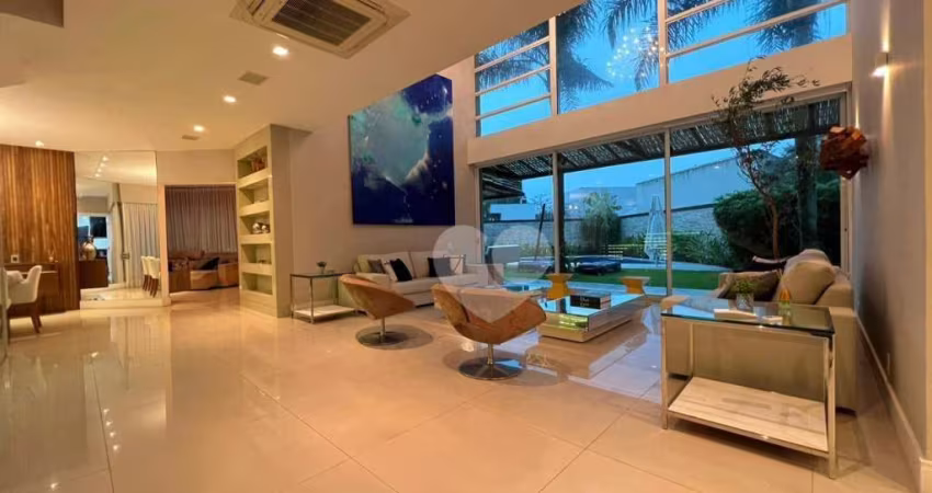 Condomínio Del Lago - Mansão Triplex no conceituado com 4 Suítes. Barra da Tijuca/RJ.