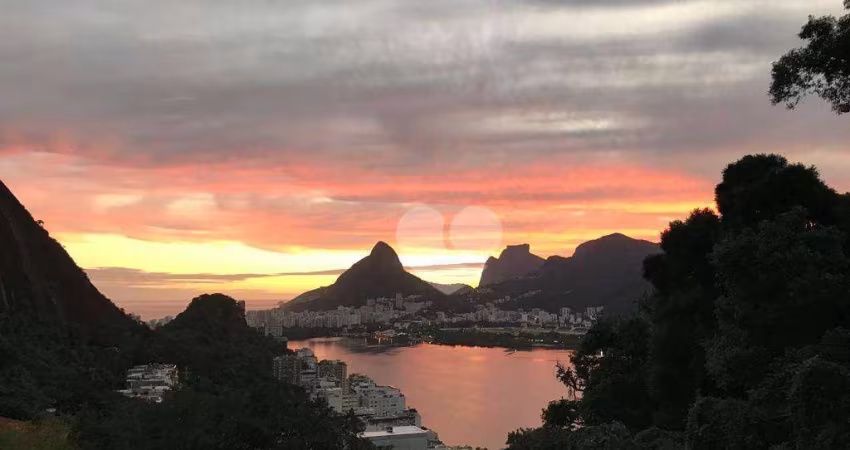 Maravilhosa casa na Lagoa com 4 suítes