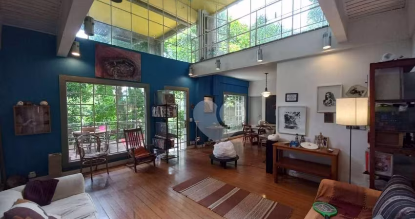 Linda Casa na Lagoa com projeto arquitetônico premiado pela IAB -RJ