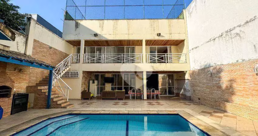 Casa Triplex a venda no Grajaú, com 4 Quartos sendo 3 suítes, varanda, piscina, churrasqueira e 5 vagas de garagem