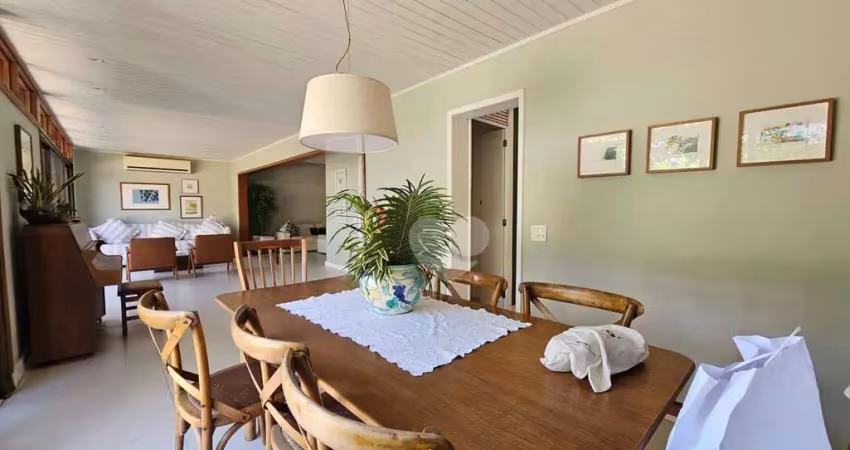 Jardim oceânico - cobertura duplex reformada com vista livre para a pedra da gávea, próximo a olegário maciel, praia e metrô. barra da tijuca/rj.