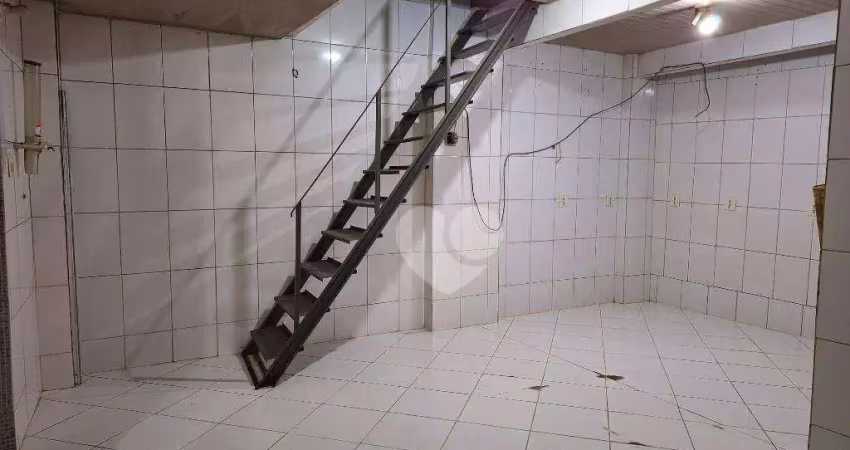 Riachuelo vendo loja comercial com girau area livre na frente da loja.