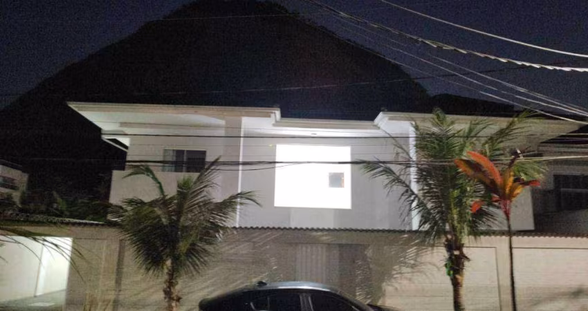 CASA COM 4 SUÍTES  PISCINA PORTEIRA FECHADA