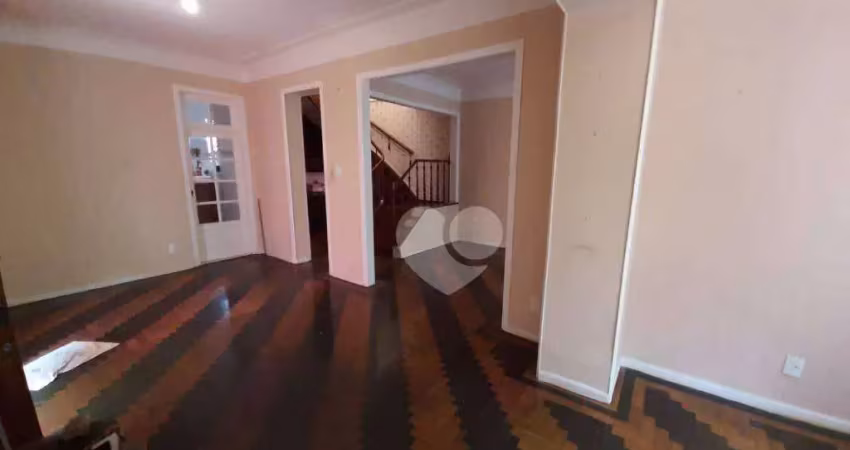 Casa duplex a venda no grajaú, 03 quartos, área serviço, gagragem, quintal, lavanderia e dependências.