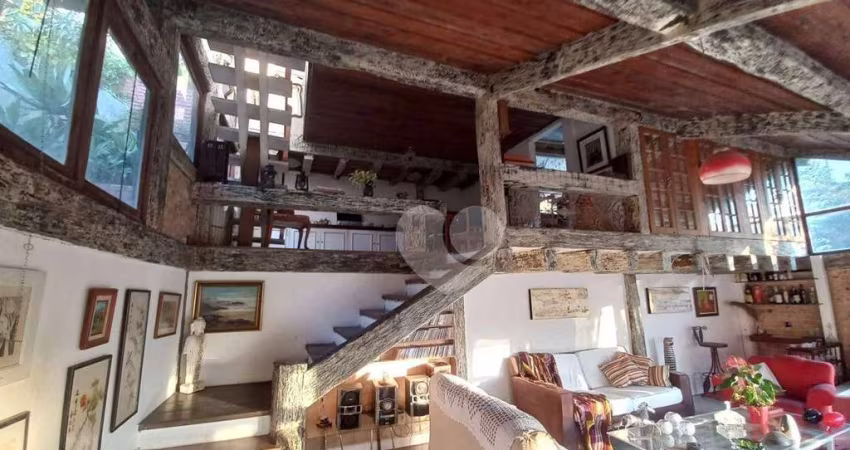 Linda casa na Lagoa com 4 suítes