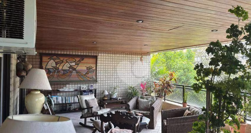 Varandão de frente com 3 quartos com piscina  no Recreio