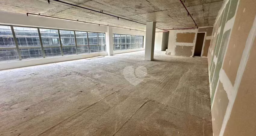 Sala comercial com 323 m2 no américas avenue business square