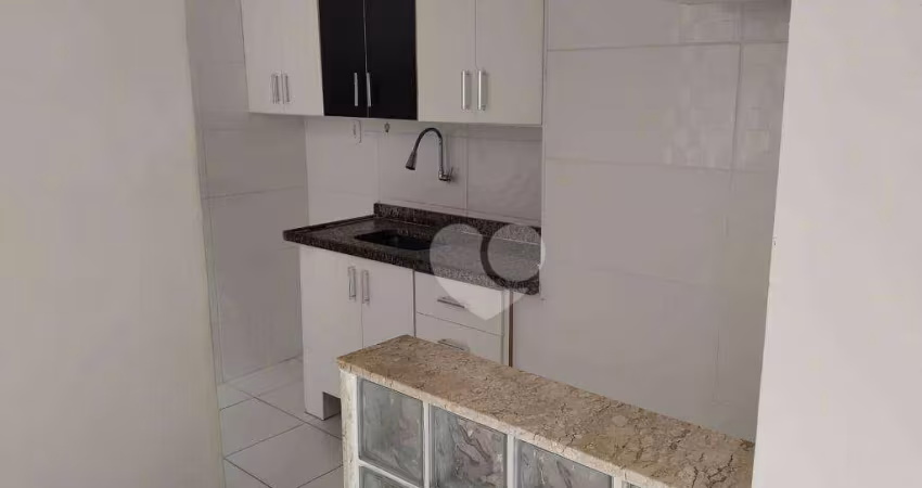 Apartamento 01 quarto com suite, áreas de serviço, vaga para moto.