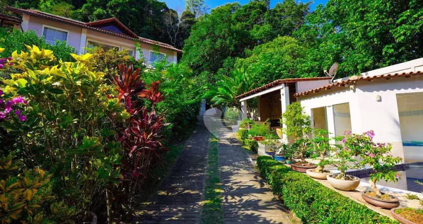 Casa à venda com  3 quartos em Vargem Pequena -RJ