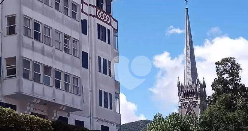 Apartamento com 3 quartos à venda, 130 m² por R$ 820.000 - Centro - Petrópolis/RJ