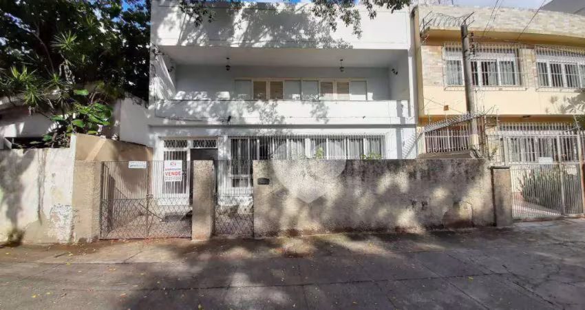 Excelente casa duplex com edícula e garagem para 5 carros – próximo ao largo do verdun