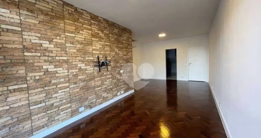 Apartamento 2 quartos, suíte, vaga, todo refoemado. Copacabana