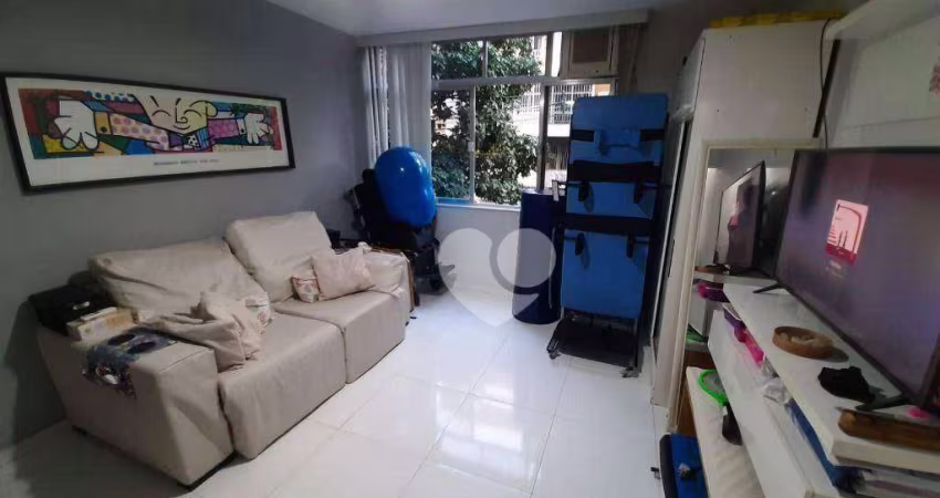 Apartamento 02 quartos, 02 suites, área de serviço, vaga de garagem, frente, sol da manhã, elevador, banheiro serviço, portões eletrônicos