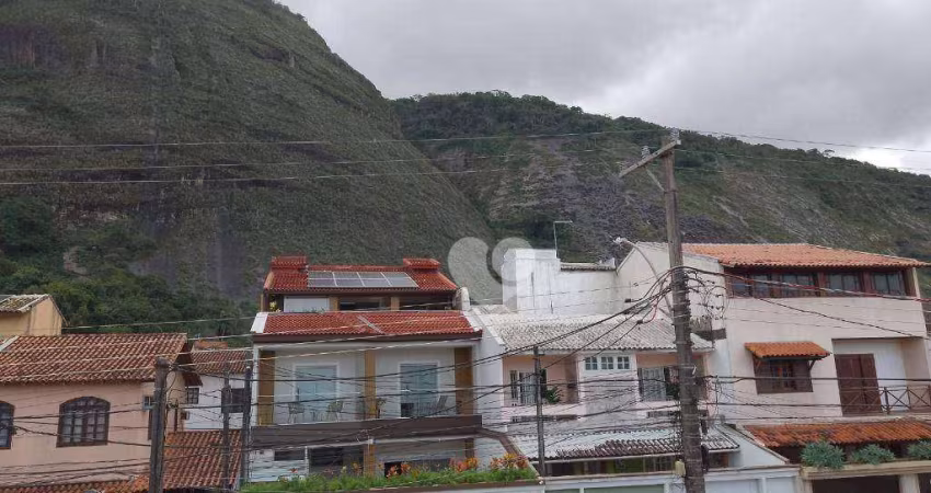 Lopes Enjoy vende Casa Vargem Pequena 3 quartos endo 3 suites, 2 vagas, 197m2 valor 670.000,00