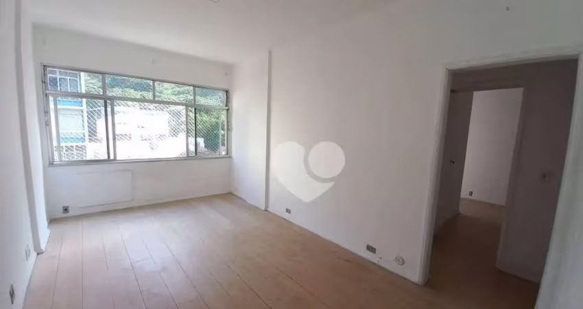 Apartamento com dois quartos na rua pompeu loureiro perto do metrô do cantagalo