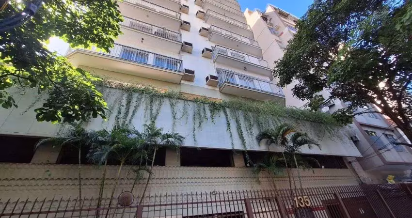 Tijuca, apt com varanda, sala 2qts com dep completas e vaga $530.000,00 tijuca - rj