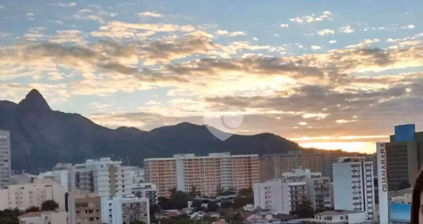 Apartamento lindo! coladinho na tijuca! entrar e morar. decorado com móveis planejados. rua uruguai.