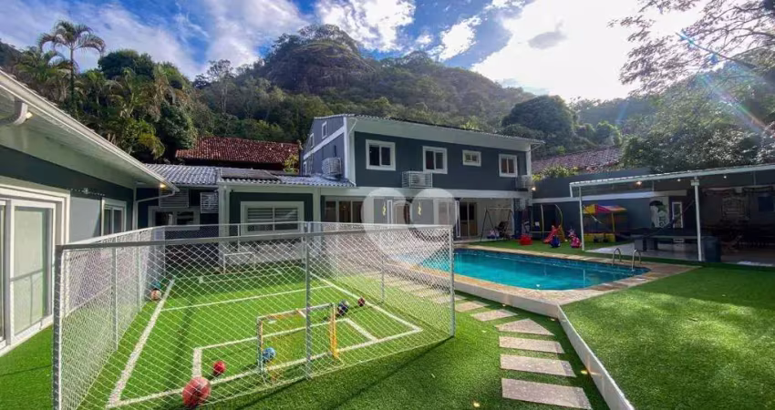 Mansão contemporânea em condomínio fechado | 6 suítes, automação de última geração e lazer completo