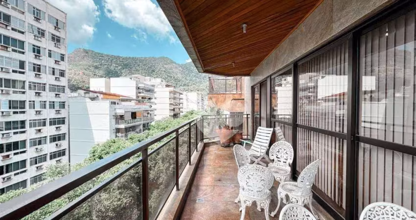 Especial cobertura em  rua diferenciada, colado ao metrô. 6 dormitórios (5 suites), piscina, sauna, 6 vagas! conforto, qualidade e segurança!!