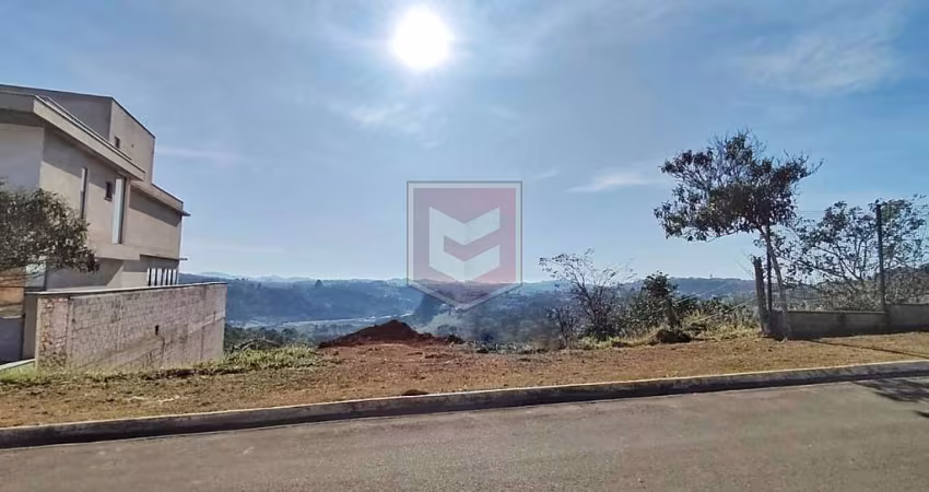 Terreno com 580 m². Excelente localização no condomínio Residencial Alvim.